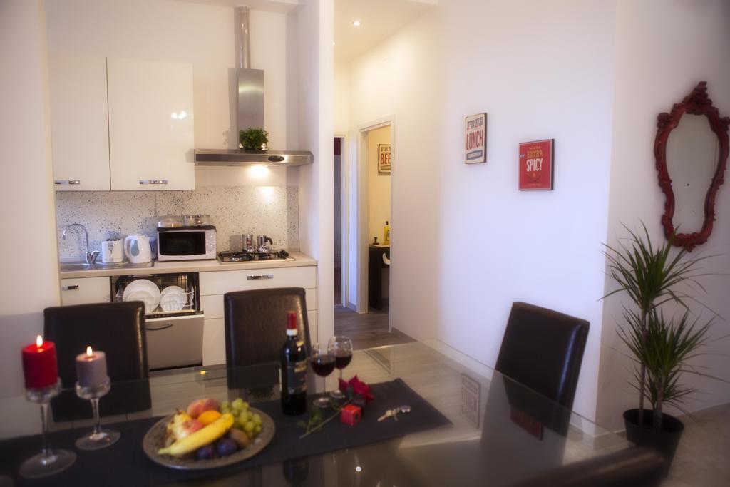 Luxury Domus Amadeus Apartment โรม ภายนอก รูปภาพ