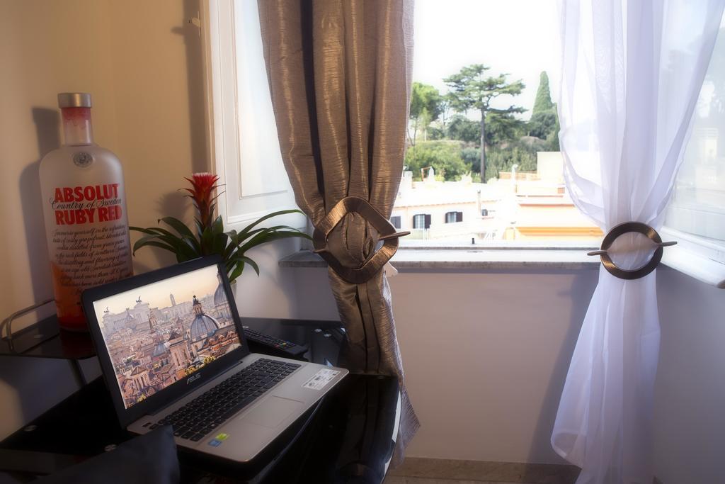 Luxury Domus Amadeus Apartment โรม ภายนอก รูปภาพ