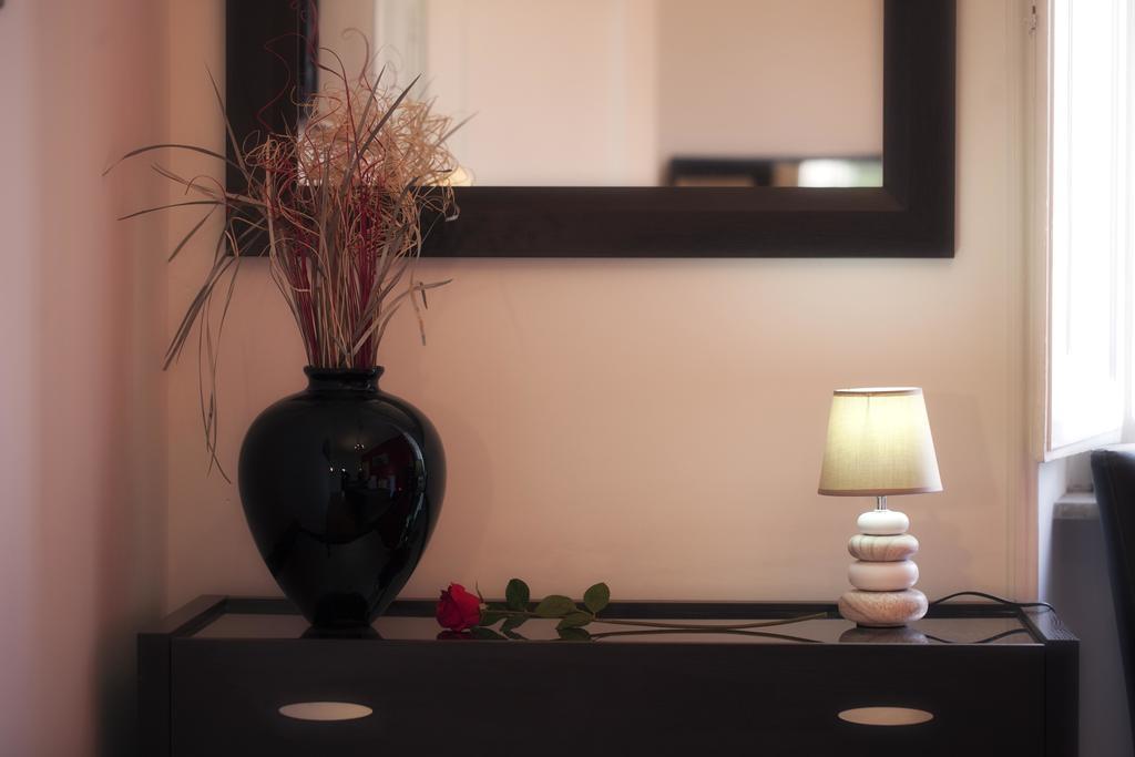 Luxury Domus Amadeus Apartment โรม ภายนอก รูปภาพ